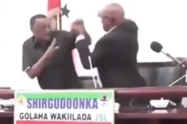 Prez indulged in fist fight with veep during public meeting