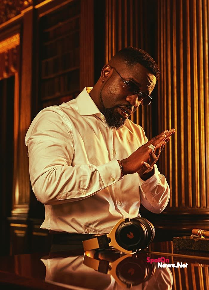 My cigar-smoking attitude signifies my class and success--- Sarkodie